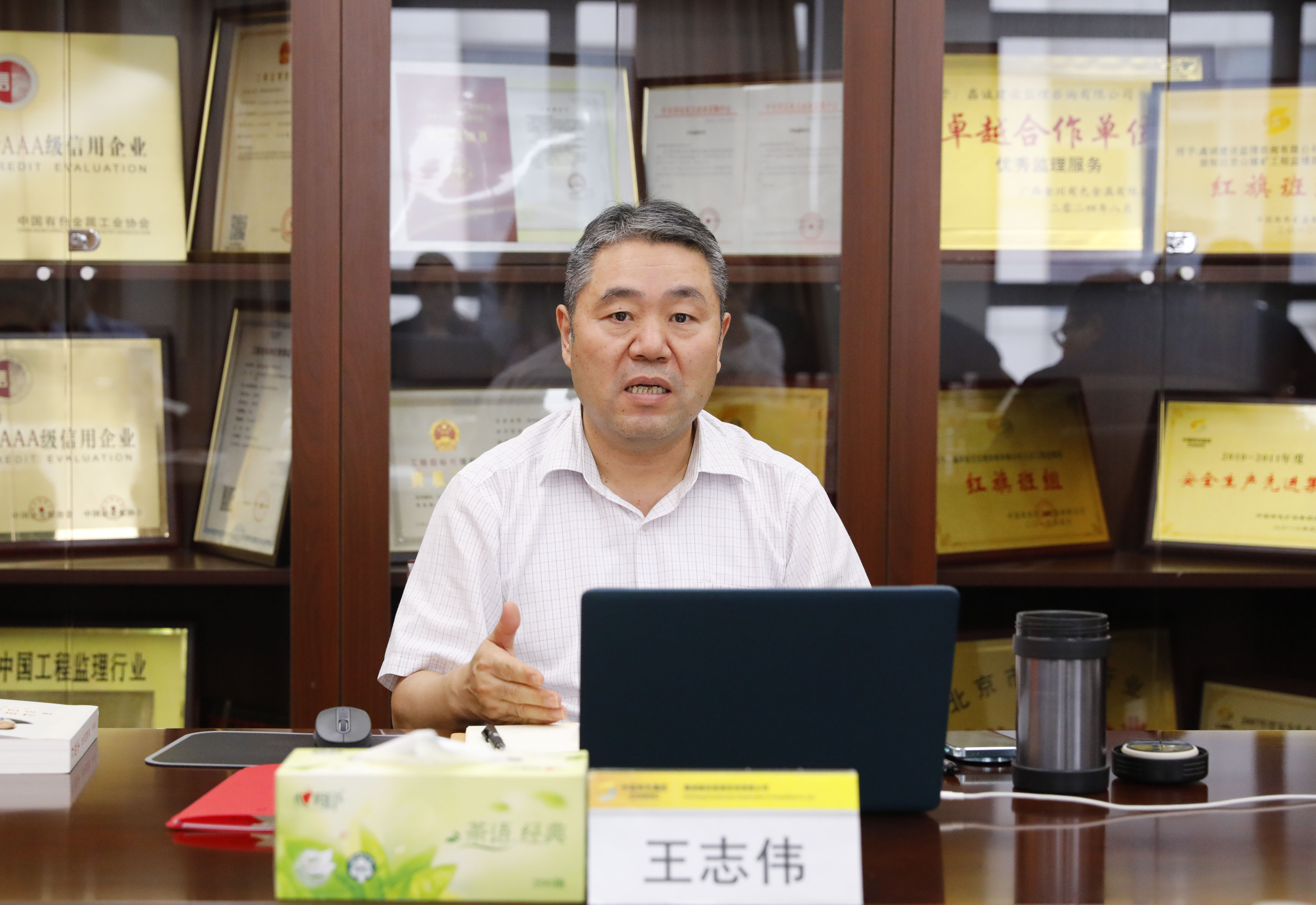 中色鑫诚召开深入贯彻中央八项规定精神学习教育党委(扩大)会议